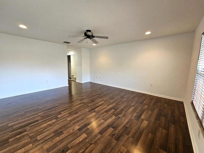 Building Photo - 7533 Topiary Ave