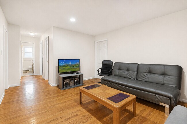 Building Photo - 2147 Ridge Ave