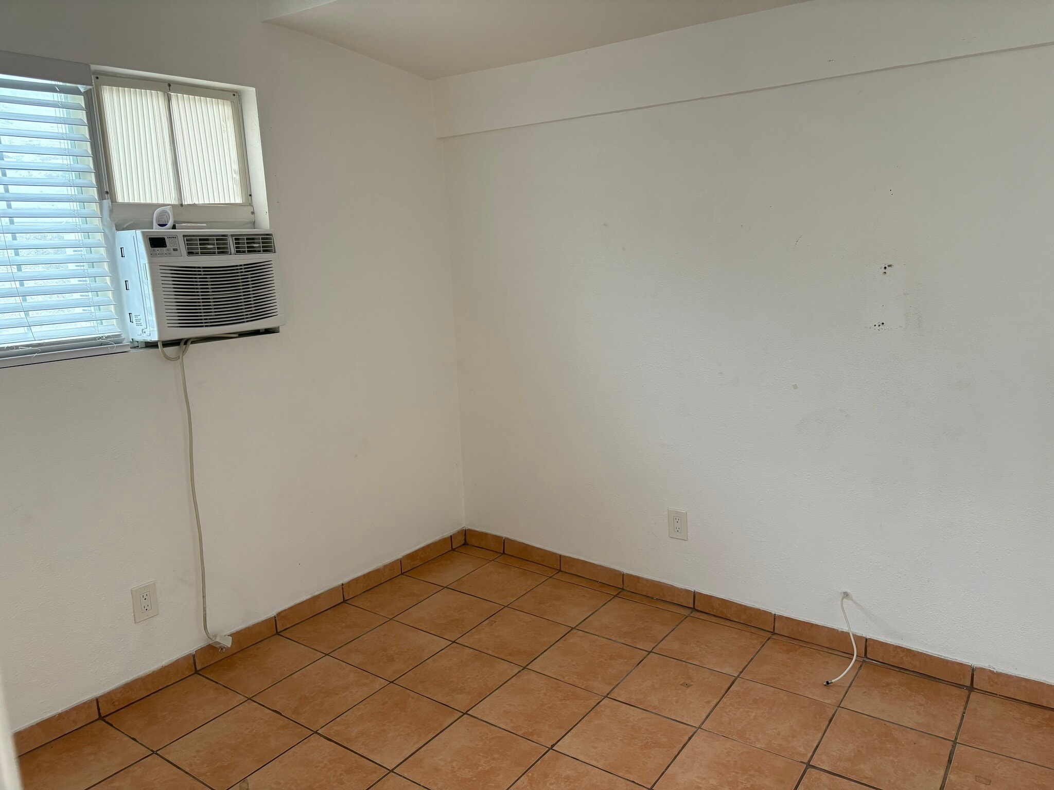 Living/Dining - 3423 W 59th St