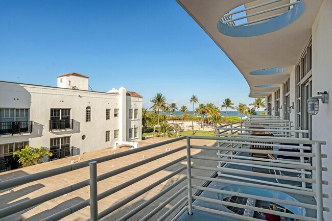 Building Photo - 1001 Collins Ave