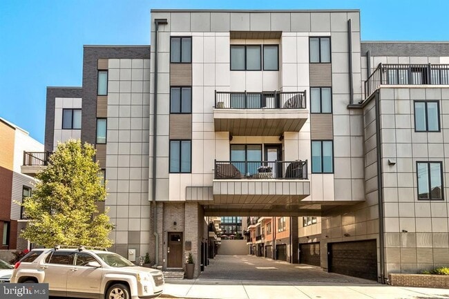 Building Photo - 305 Green St