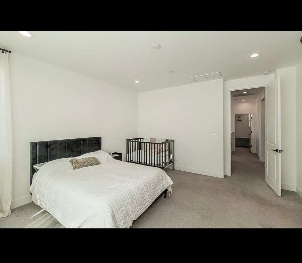 Building Photo - 4254 Oak Knoll Rd