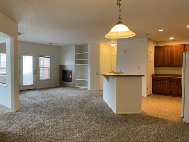 Building Photo - 2803 Kansas Dr