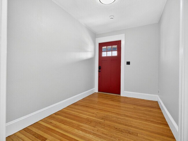 Building Photo - No Brokers Fee. In-Unit Washer and Dryer, All New Kitchen Appliances, Yard