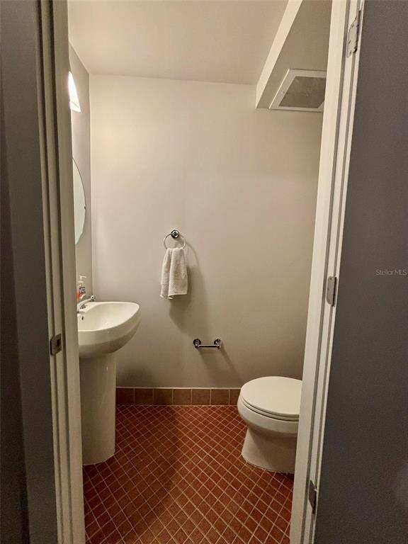 Building Photo - 1212 E Whiting St