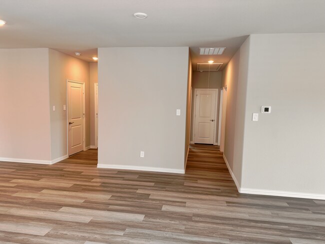 Building Photo - 2217 Dunbar Dr