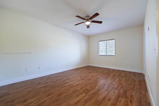 Building Photo - 1947 SE 24th Terrace