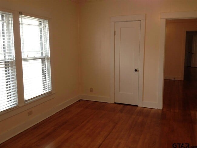 Building Photo - 632 Nacogdoches St