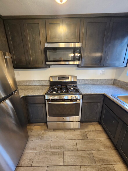 Kitchen - 920 E 91st St