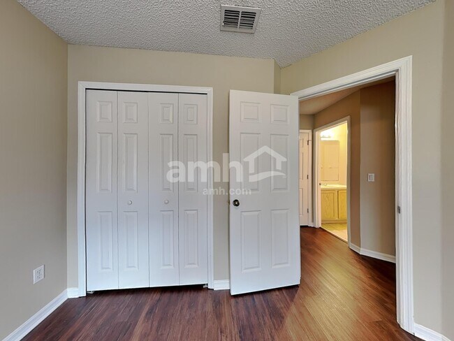 Building Photo - 1540 Sherbourne St