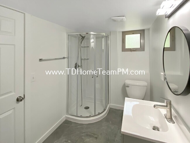 Building Photo - Charming 2-Bedroom Ground Floor Duplex wit...