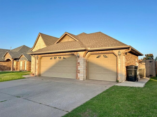 Building Photo - 1701 Dorothy Dr