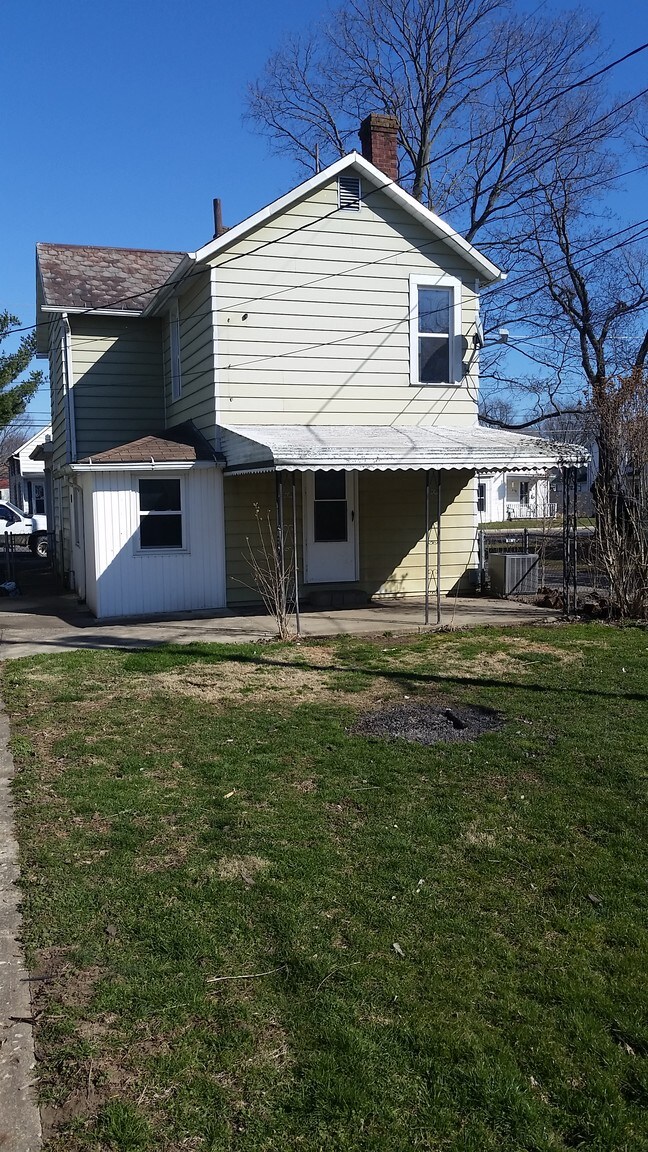 Building Photo - 315 S Maple St