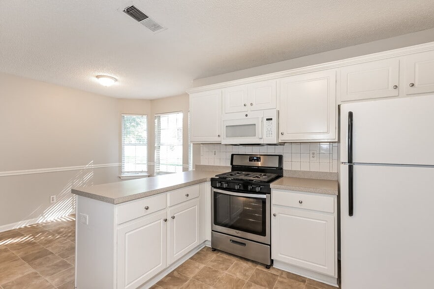 Building Photo - 85 Pompas Ct