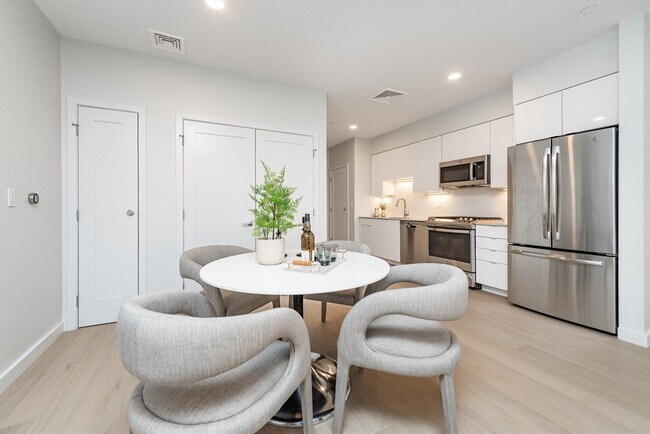 Building Photo - 5 Lisbon St