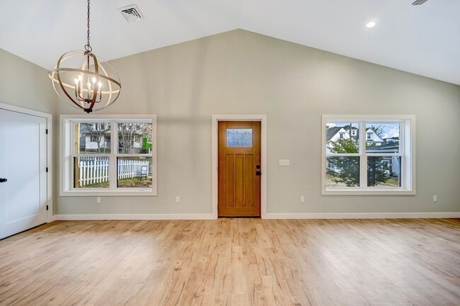 Building Photo - 525 Harrison Ave