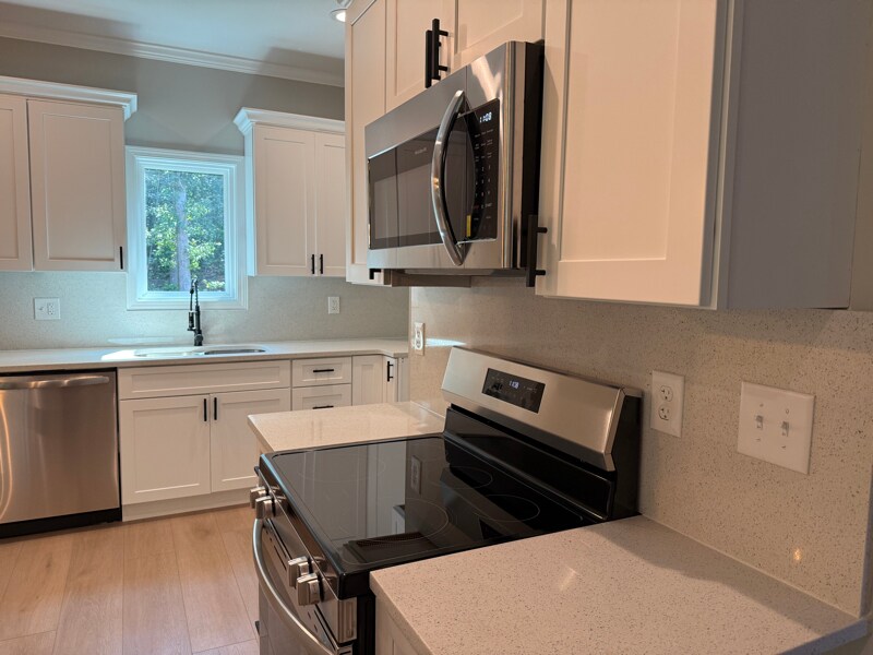 Building Photo - 159 Brad St