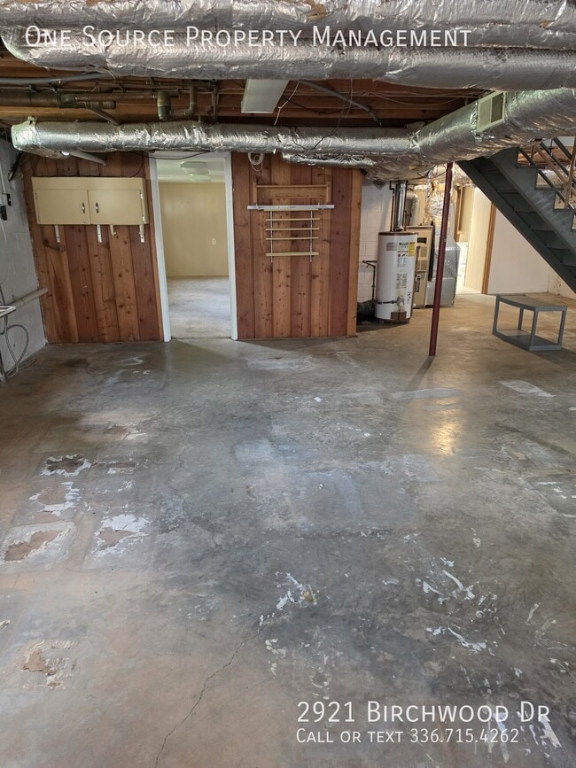 Building Photo - 2921 Birchwood Dr