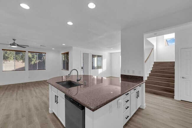 Building Photo - Luxury Rental in Summerlin