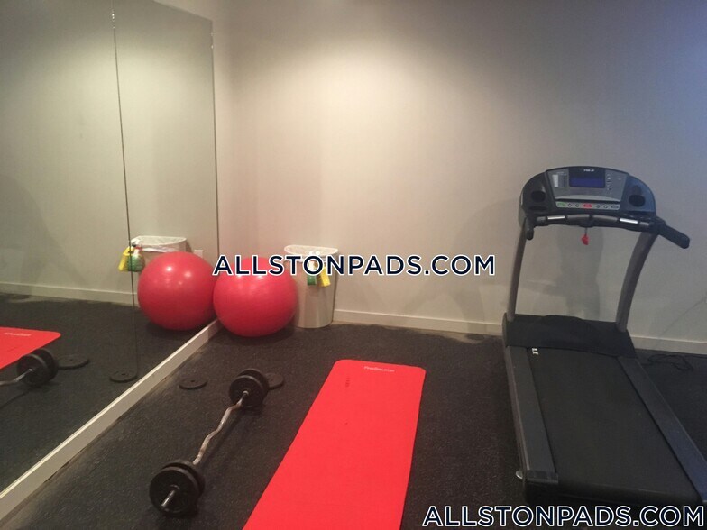 Building Photo - 23 Greylock Rd