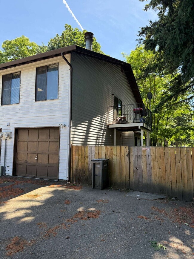 Building Photo - Hidden Gem in Auburn Available Now!