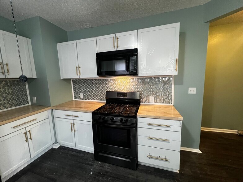 Building Photo - 64 Fairview St