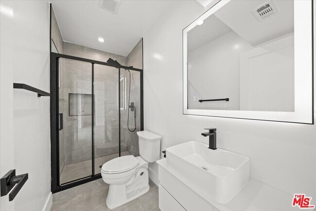 Building Photo - 4922 S Centinela Ave