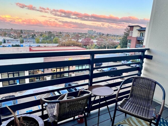 Building Photo - 400 El Camino Real