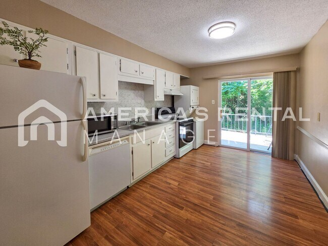 Building Photo - 3441 Sandner Ct