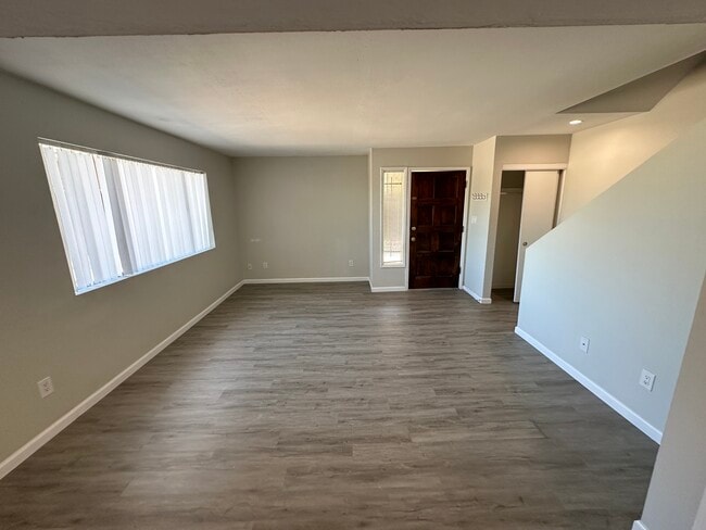 Primary Photo - 833 S Avenue A