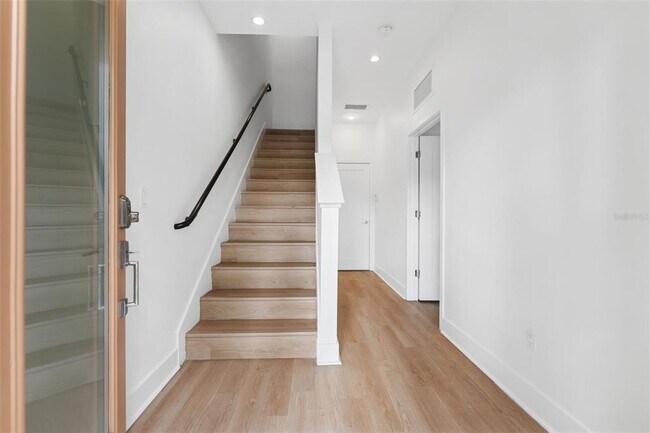 Building Photo - 4810 W McElroy Ave