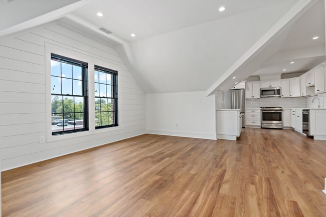 Building Photo - 99 Lynde St