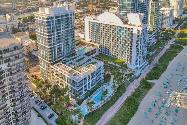 Building Photo - 6801 Collins Ave