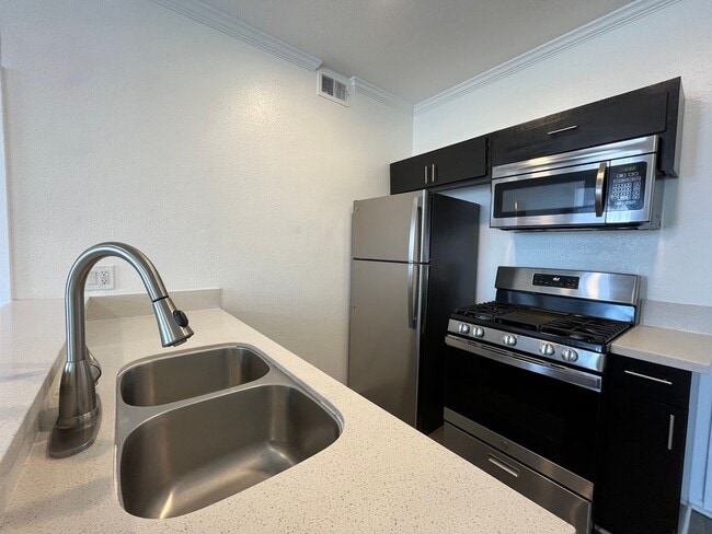 Interior Photo - 14900 Moorpark Street