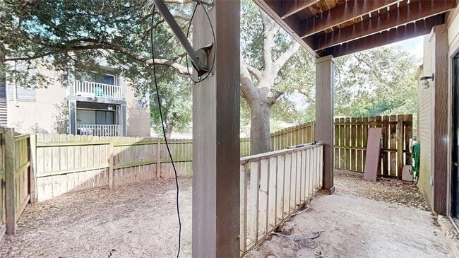 Building Photo - 1016 Autumn Cir