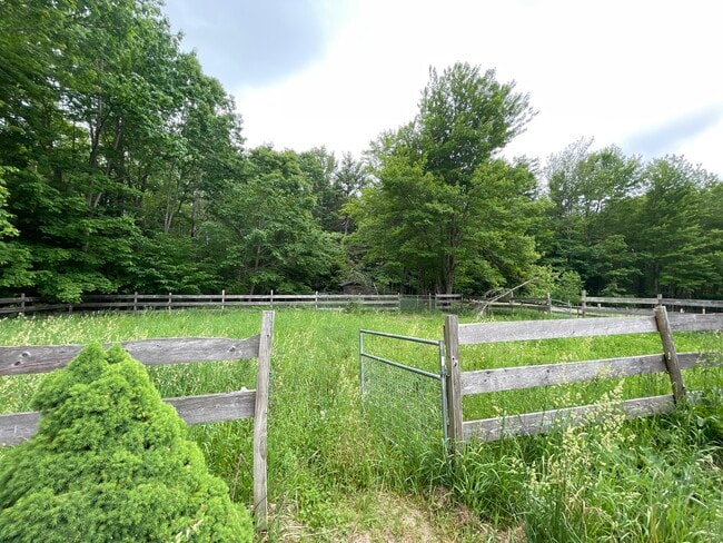 Building Photo - Buxton