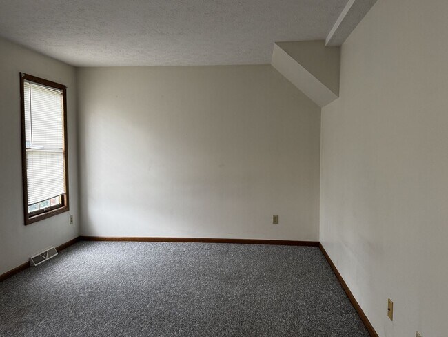 Building Photo - 127 E Adams St