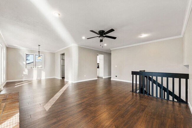 Building Photo - Updated Home in Windsor Park!