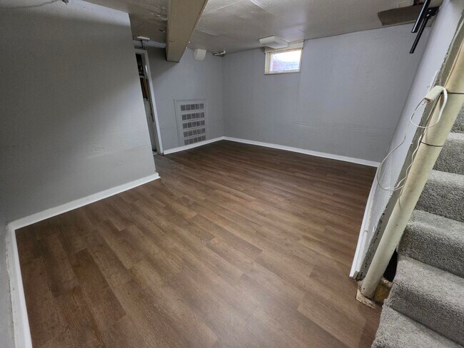 Building Photo - 1685 N Forbes Rd