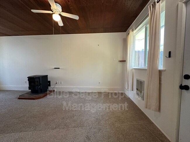 Building Photo - 500 S 3rd Pl