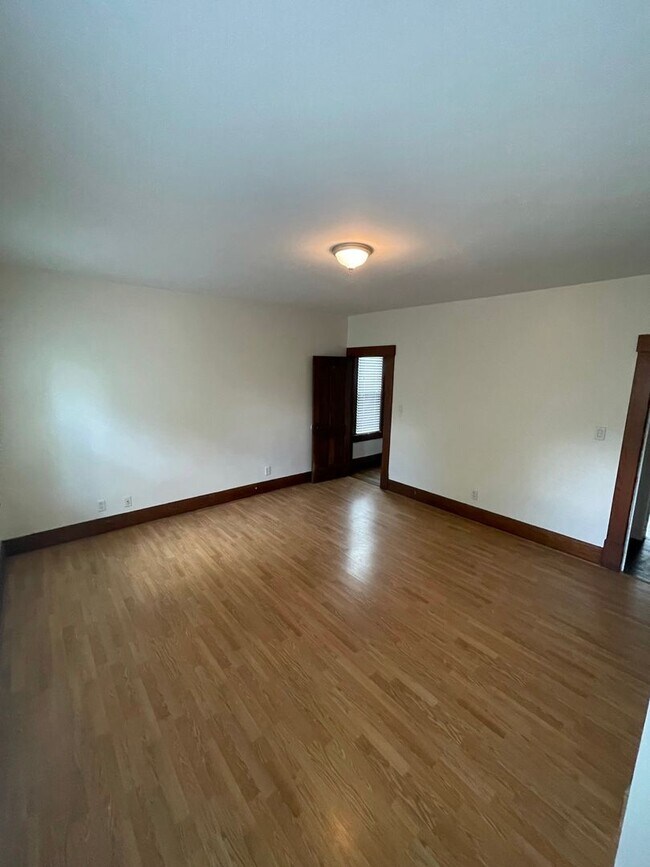 Building Photo - 436 Redbud Alley