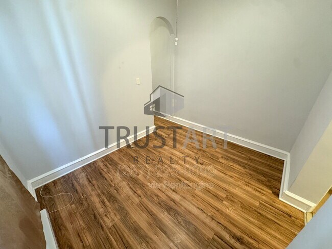 Building Photo - 2446 N 33rd St