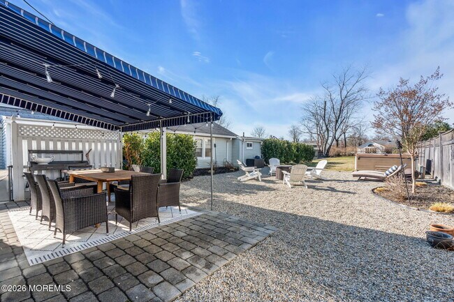 Building Photo - 115 10th Ave