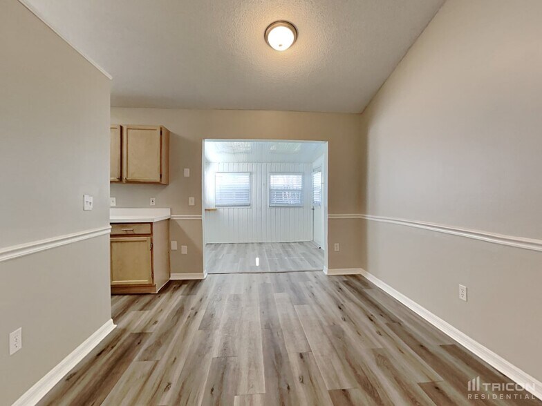 Building Photo - 1370 Heather Glen Dr