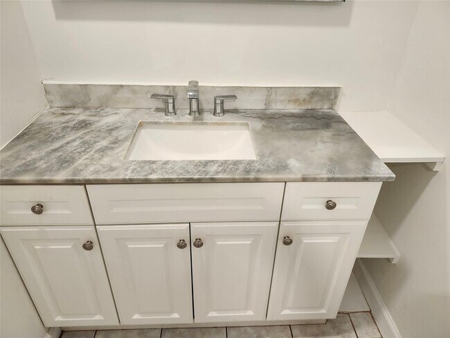 Building Photo - 2944 E Missionwood Ln