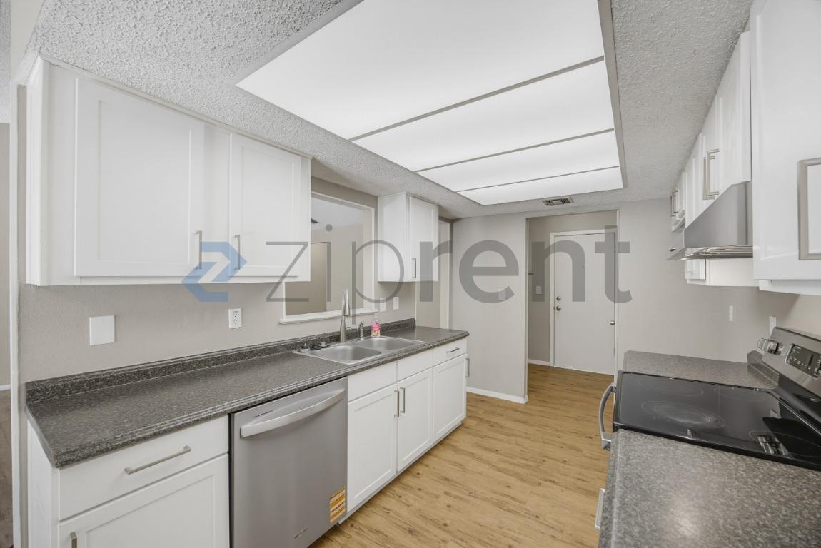 Building Photo - Unit