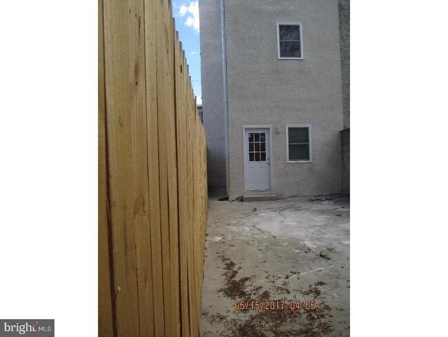 Building Photo - 2209 Carpenter St