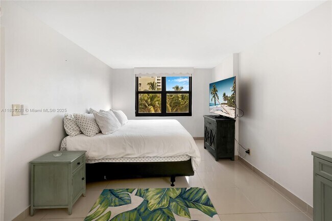 Building Photo - 4301 Collins Ave