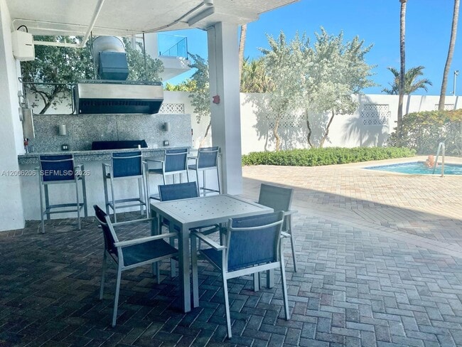 Building Photo - 6515 Collins Ave