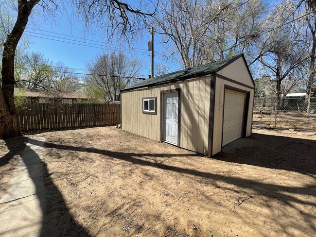 Building Photo - 616 Zion Dr